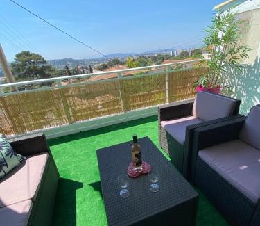 Toulon House | Gîte « la sakalava » vue panoramique faron