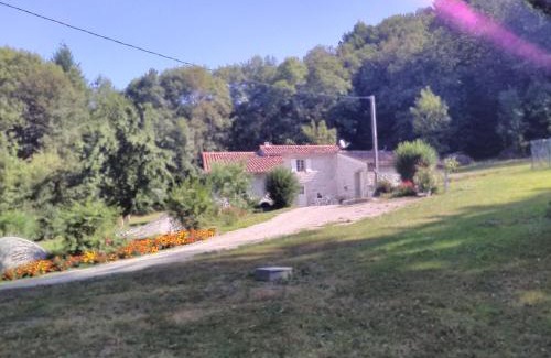 Saint-Salvy-de-la-Balme House | Gîte le Coumis