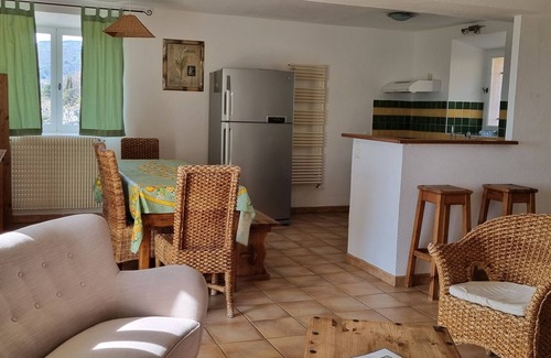 Gourdon Apartment | Gîte Le Colombier n ° 2 in a former sheepfold