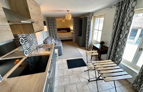 Thenac House | Gîte le Nid du Château de Panisseau
