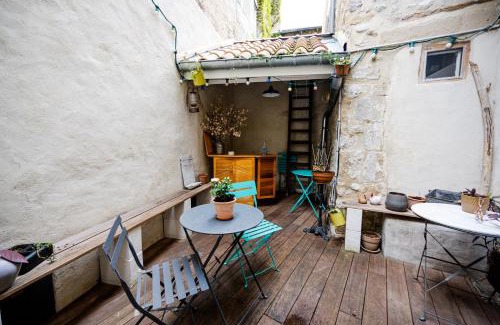 Tournon-sur-Rhone Bed & Breakfast | Gîte le pied du géant - Local sécurisé pour les vélos
