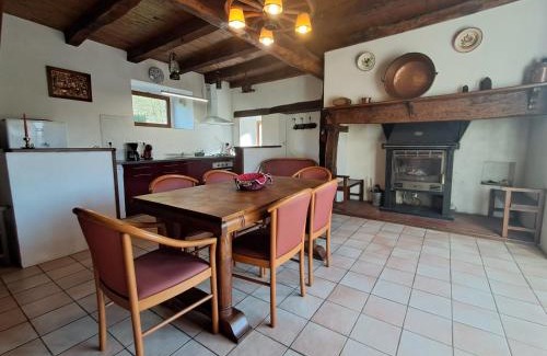 Monceaux-sur-Dordogne House | gîte Le Pressoir