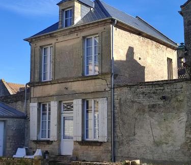 Creully House | Gîte Le Prieur é - COEUR DE BOURG - maison 48 M2