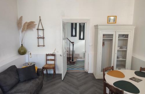 Creully House | Gîte Le Prieur é - COEUR DE BOURG - maison 48 M2