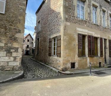 Avallon Apartment | Gîte Le Saint Père