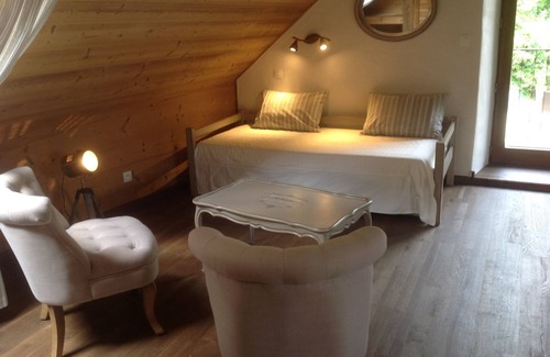 Yenne House | Gîte Les Lodges de la Cascade Yenne, between lakes and mountains, 6/8 pers