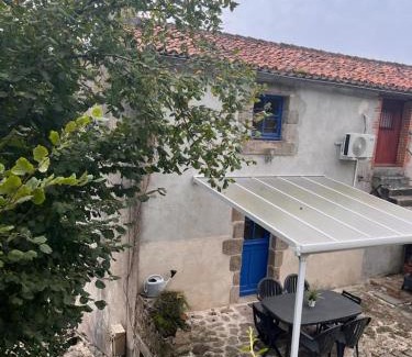 Treize-Vents House | Gîte les Pieds dans l'eau 10 min du Puy du Fo