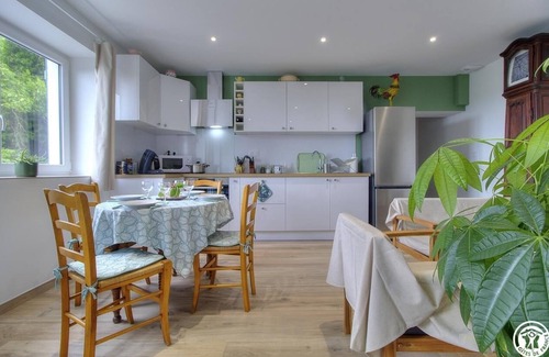Plaine de l'Ain House | Gîte les volets bleus - MONTAGNIEU