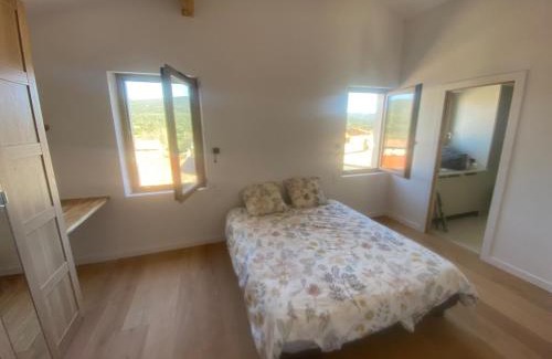 Rouffiac-des-Corbieres House | Gîte lumineux avec jardin, vue sur Peyrepertuse