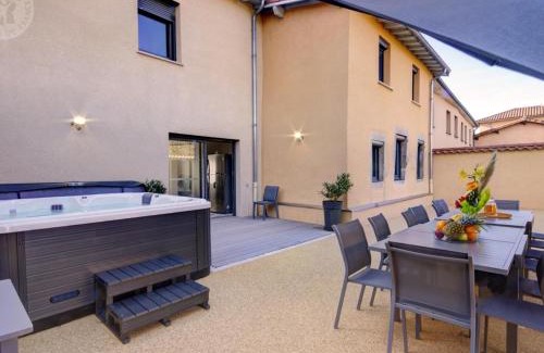 Montchal House | Gîte lumineux avec jardin, jacuzzi, et équipements modernes, idéal pour séjours en famille ou entre amis - FR-1-496-234