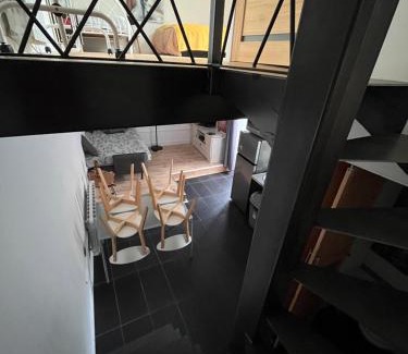 Josselin House | Gîte maisonnette- Et à côté coule une rivière