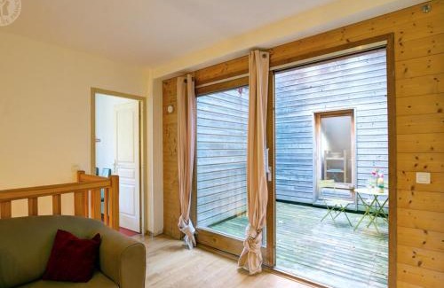 La Terrasse-sur-Dorlay House | Gîte moderne avec patio privatif, proche Parc du Pilat, idéal pour activités plein air et détente - FR-1-496-70