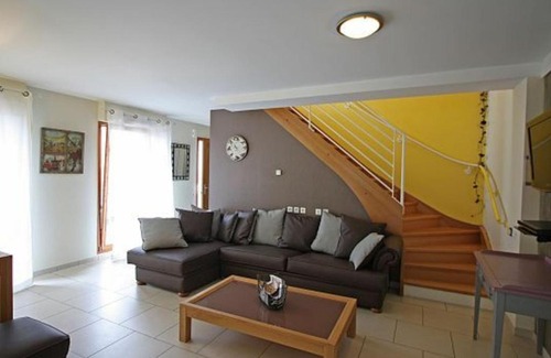 Rebeuville House | Gîte moderne à Rebeuville, proche Neufchâteau, 3 ch., accès PMR, pêche, WIFI, tout inclus - FR-1-589-157
