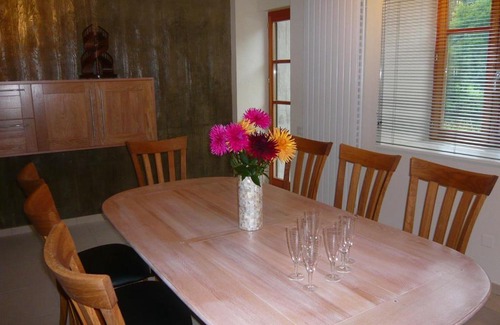 Rebeuville House | Gîte moderne à Rebeuville, proche Neufchâteau, 3 ch., accès PMR, pêche, WIFI, tout inclus - FR-1-589-157