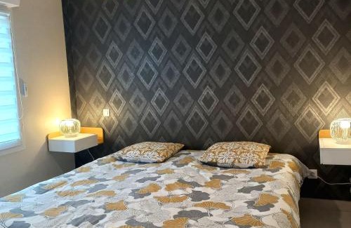 Contrexeville House | Gîte moderne avec accès indépendant, proche centre-ville et Thermes, terrasse et équipements inclus - FR-1-589-57