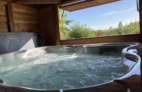 Contrexeville House | Gîte moderne avec accès indépendant, proche centre-ville et Thermes, terrasse et équipements inclus - FR-1-589-57