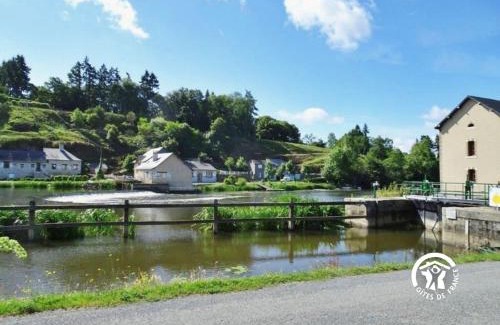 Saint-Sulpice House | Gîte paisible au bord de la Mayenne : idéal pour vélo, canoé, chevaux et détente - FR-1-600-95