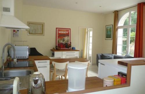 Cognac House | Gîte paisible avec jardins privatifs à Cognac, proche des sentiers de randonnée, animaux acceptés - FR-1-653-178