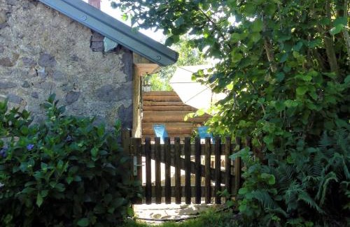Saint-Bresson House | Gîte paisible dans une ancienne ferme avec WIFI et parking à Saint-Bresson - FR-1-583-440