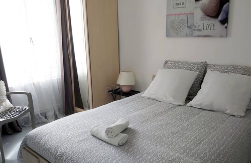 Chateau-Thierry Bed & Breakfast | Gîte Pierre Précieuse