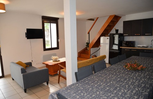 Sainte Gemme House | Gîte Pommier 7 Personnes, au Calme, Piscine
