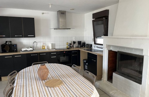 Sainte Gemme House | Gîte Pommier 7 Personnes, au Calme, Piscine