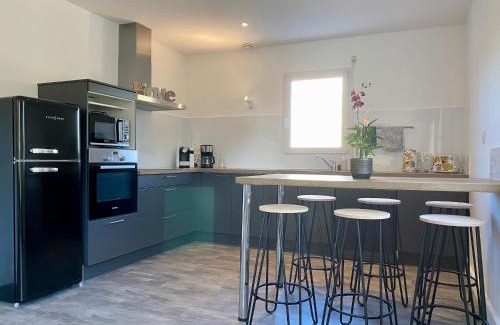 Clisson House | Gîte rénové au cœur du Vignoble Nantais, proche Hellfest, terrasse, jardin clos, parking, vélos à dispo - FR-1-306-1230