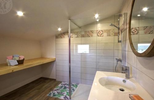 Panissieres House | Gîte rénové avec fibre et confort à Panissières - FR-1-496-367