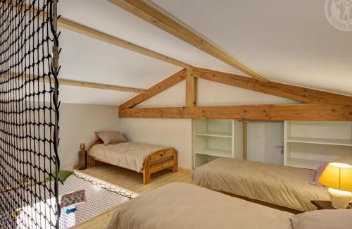 Panissieres House | Gîte rénové avec fibre et confort à Panissières - FR-1-496-367