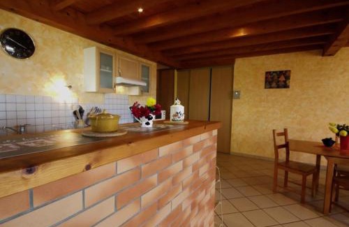 Saint-Heand House | Gîte rural 2 chambres avec jardin, terrasse, wifi, animaux acceptés - FR-1-496-130
