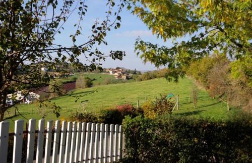 Saint-Heand House | Gîte rural 2 chambres avec jardin, terrasse, wifi, animaux acceptés - FR-1-496-130