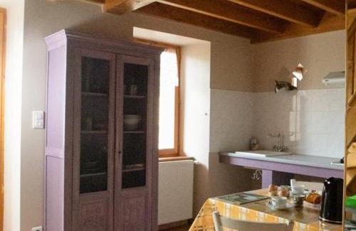 Saint-Julien-la-Vetre House | Gîte Rustique avec Terrasse, Jardin Privatif et Visite de Ferme à Vêtre-sur-Anzon - FR-1-496-290