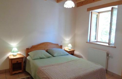 La Tuiliere House | Gîte rustique avec terrasse et jardin, animaux admis - FR-1-496-115