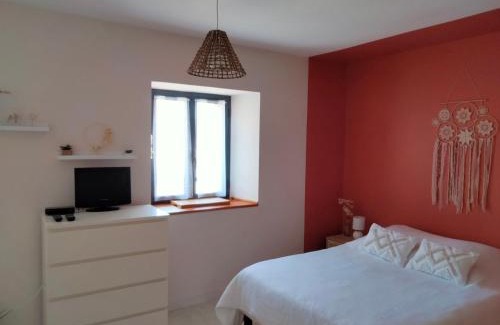 Nueil-les-Aubiers House | Gîte & simple