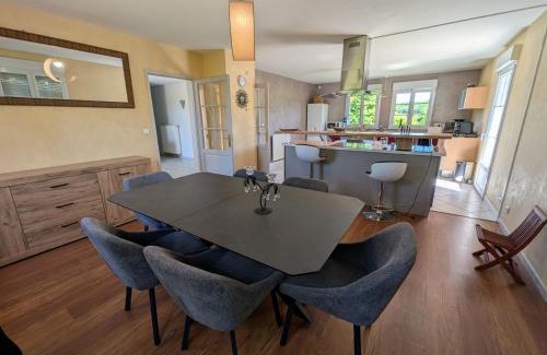 Fretigney-et-Velloreille House | Gîte spacieux à Fretigney avec jardin et billard, idéal pour 8 pers. - FR-1-583-507