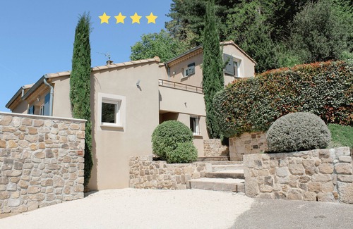 Ucel House | Gîte Spacieux à la Campagne Avec Salle de jeu et Piscine