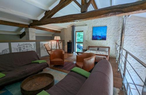 Guizengeard House | Gîte spacieux avec jardin privatif, animaux, accès PMR, pêche, randonnées et équipements bébé inclus - FR-1-653-191