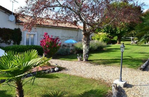 Angeduc House | Gîte spacieux avec piscine chauffée, jardin, WIFI et animaux admis - FR-1-653-273