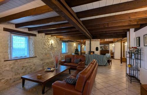 Angeduc House | Gîte spacieux avec piscine chauffée, jardin, WIFI et animaux admis - FR-1-653-273