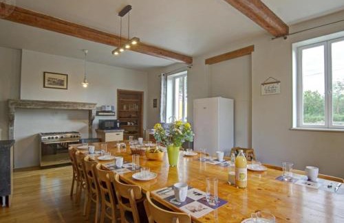 Mornand-en-Forez House | Gîte spacieux avec piscine, animaux acceptés, Wi-Fi et parking privé - FR-1-496-265