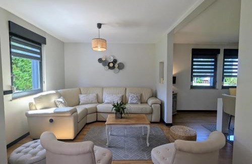 Saulcy-sur-Meurthe House | Gîte spacieux, confort moderne, jardin paisible - FR-1-589-695