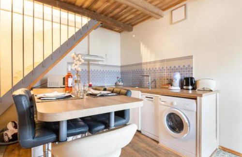 Luzech House | Gîte Tour du Rocher