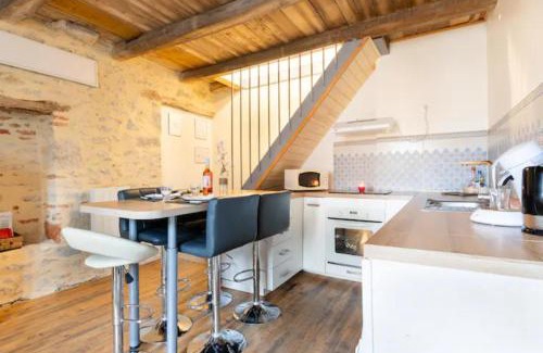 Luzech House | Gîte Tour du Rocher