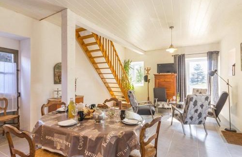 Monnieres House | Gîte typique au cœur de Monnières, proche Sèvre, jardin privatif, Wifi, idéal pour pêche et rando - FR-1-306-985