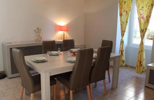 Salles-Lavalette House | Gîte typique Sud Charente, 2 chambres, terrasse, animaux acceptés, proche circuits randonnées - FR-1-653-78