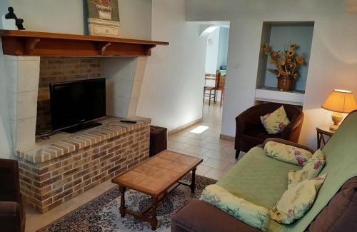 Salles-Lavalette House | Gîte typique Sud Charente, 2 chambres, terrasse, animaux acceptés, proche circuits randonnées - FR-1-653-78