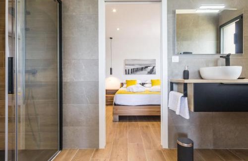 Prefailles House | Gîtes avec piscine chauffée proche plage. Jardin, spa, BBQ, Wifi. Ch. bébé incluse - FR-1-306-1209