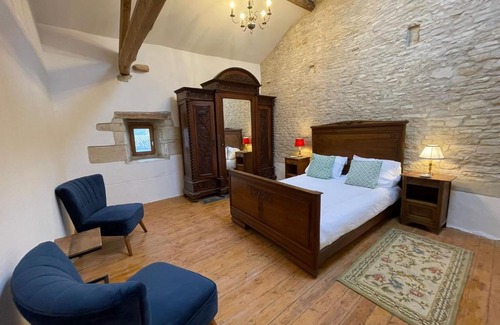 Vanzay House | Gîtes de Vanzay - Charming gîte - 3 bedrooms with Hot Tub