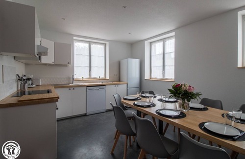 Besse-en-Chandesse House | Gîtes Granit Gris sleeps 10