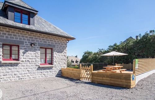 Besse-en-Chandesse House | Gîtes Granit Gris sleeps 10